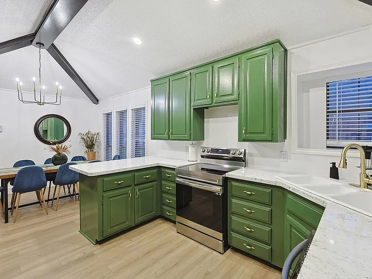609 Arbor Creek Dr — Photo 3