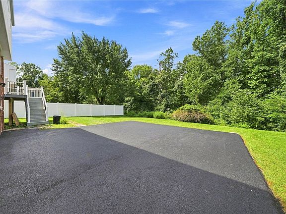 5th image of 1019 Harvard Rd