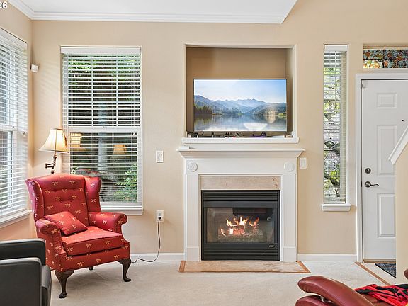 3rd image of 810 Springtree Ln
