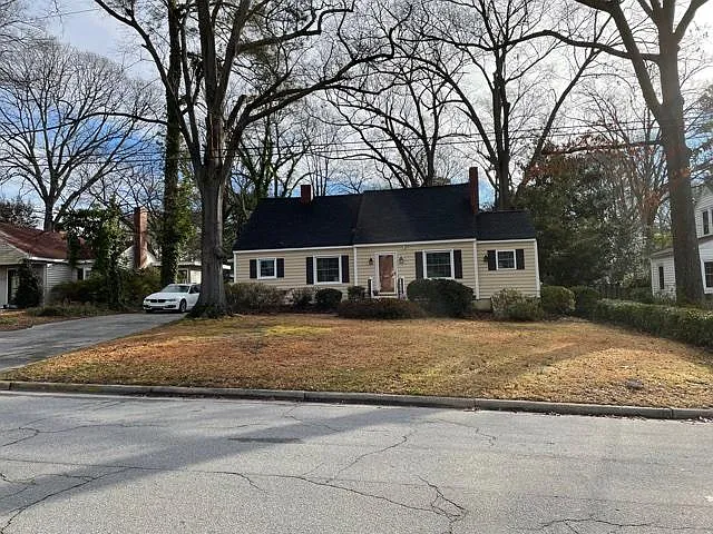 Building Photo - 605 Maple St