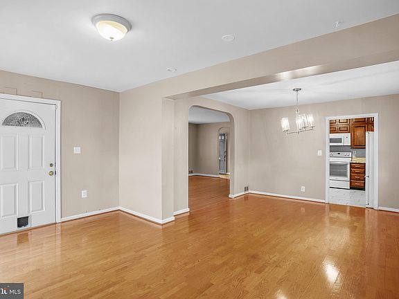 3rd image of 7513 Whittier Blvd