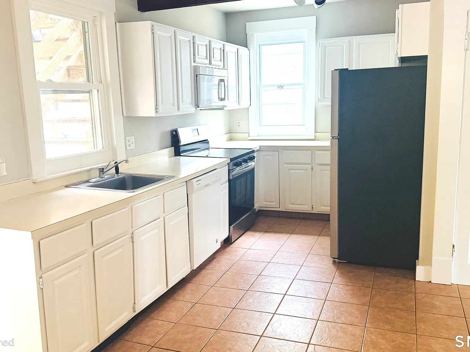 2 bed, 1.0 bath, 1818 sqft, $1,700 — Photo 4
