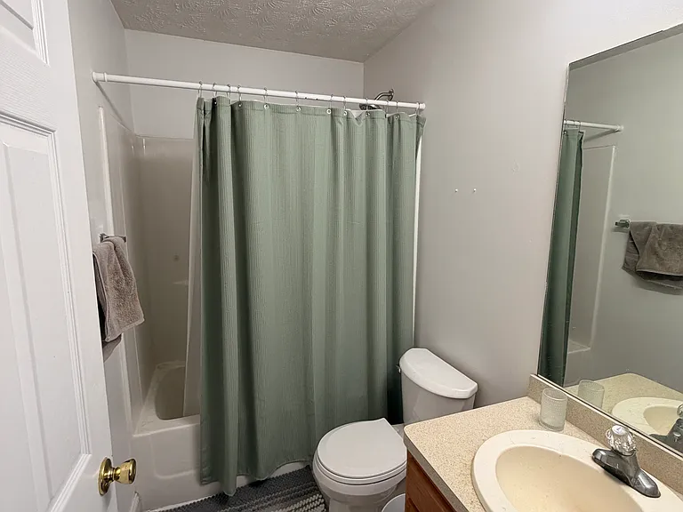 147 Westchester Cir — Photo 2