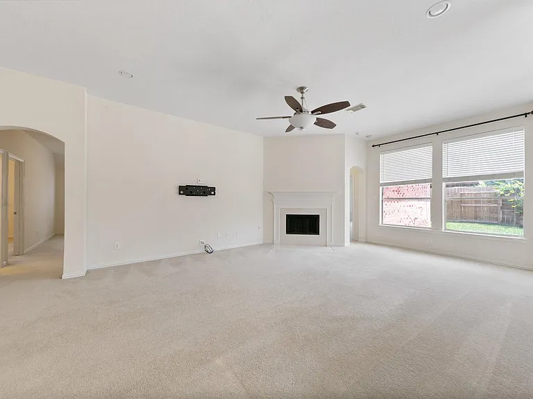 16027 Belleshire Ln — Photo 7