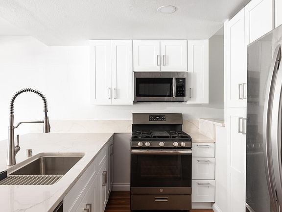 5th image of 3360 Cherokee Ave Unit 30