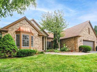 16053 Silverwood Dr, Fenton, MI 48430