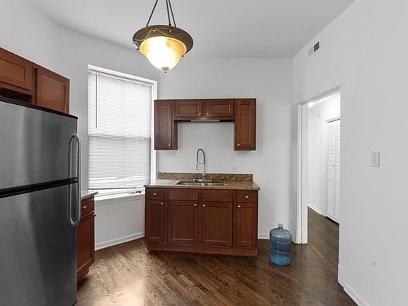 3rd image of 2910 S Wentworth Ave #2912-3R