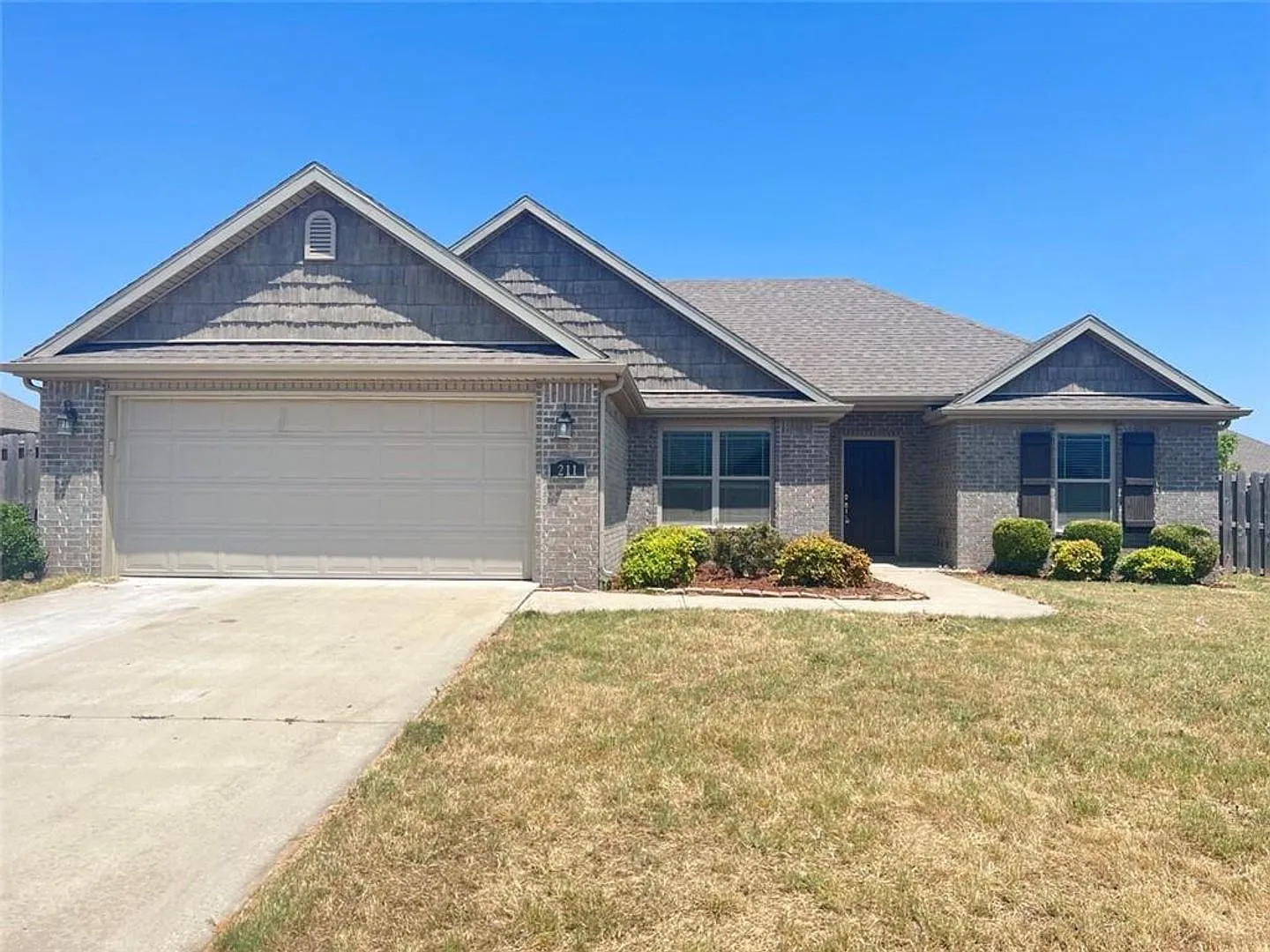 Nice 3 bed 2 bath home in Centerton — Photo 1