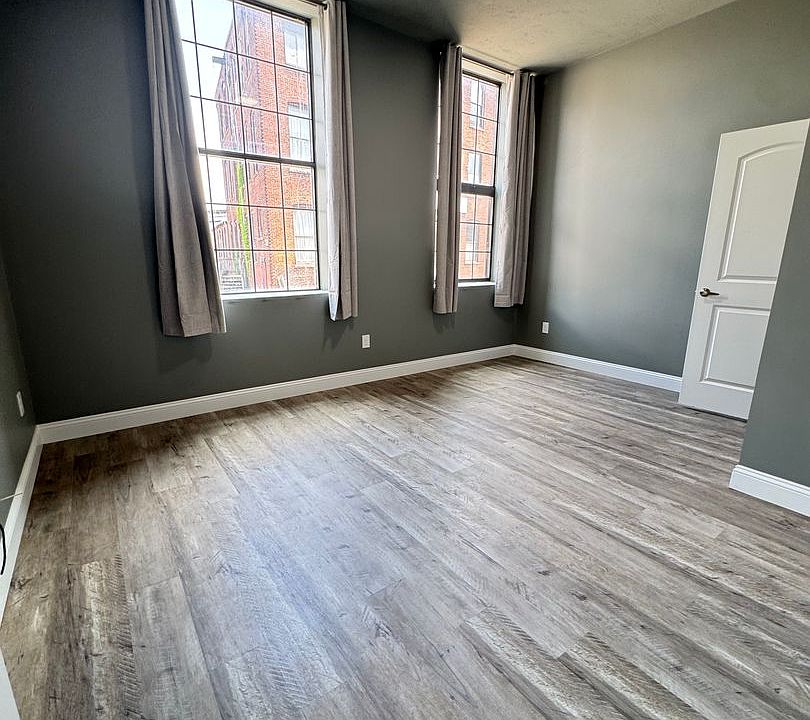 1st image of 70 Webster St #105