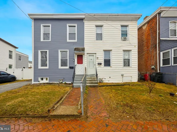 216 9th St, Upland, PA 19015
