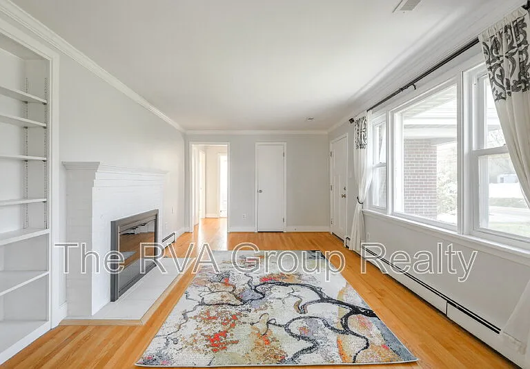 2201 Lydell Dr — Photo 9
