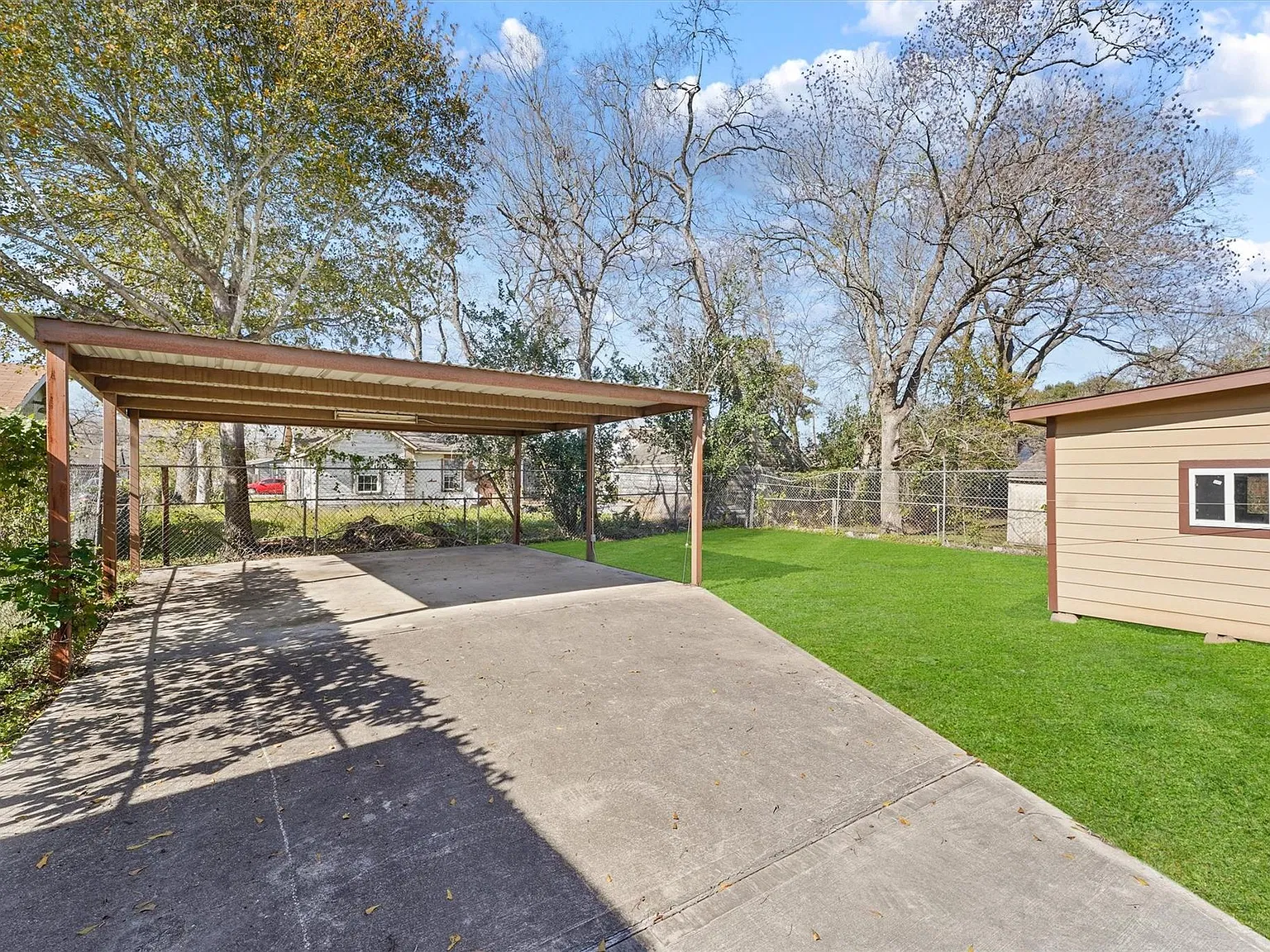 3 bed, 1.0 bath, 1186 sqft, $1,500 — Photo 2