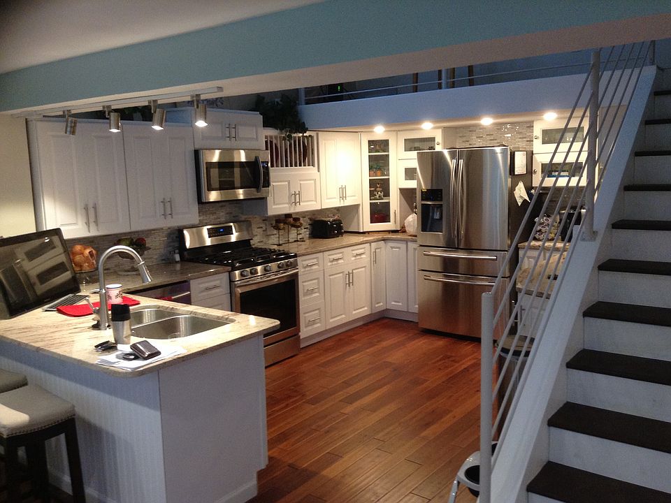 1st image of 405 Lakeside Dr