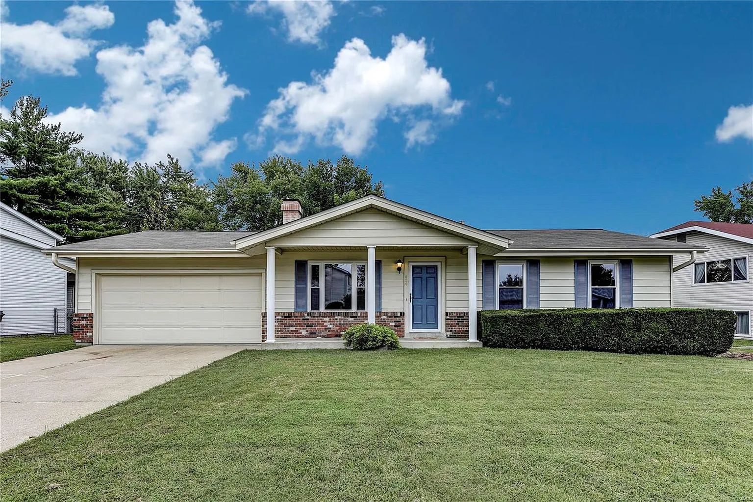 624 Fox Plains Dr photo 1