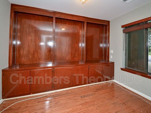 3rd image of 1521 Emerson Ave
