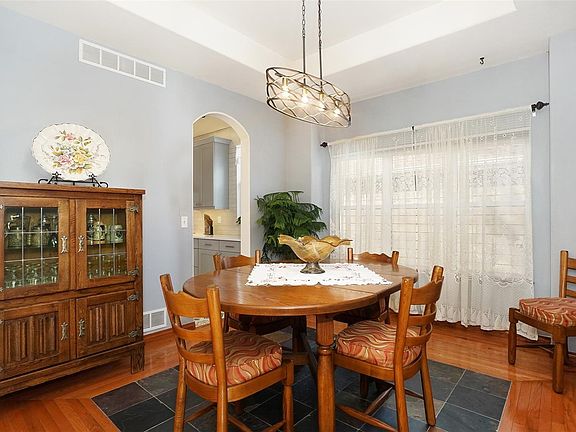 5th image of 10863 W Hinsdale Dr
