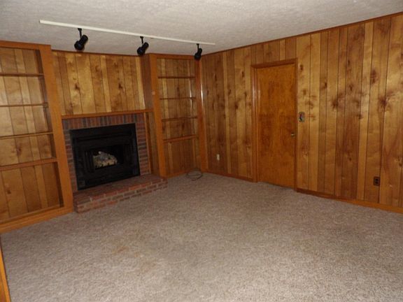 3rd image of 3127 Calvin St