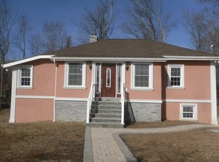 390 E Lake Blvd, Mahopac, NY 10541