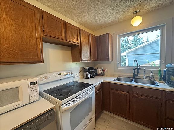 3rd image of 106 King STREET