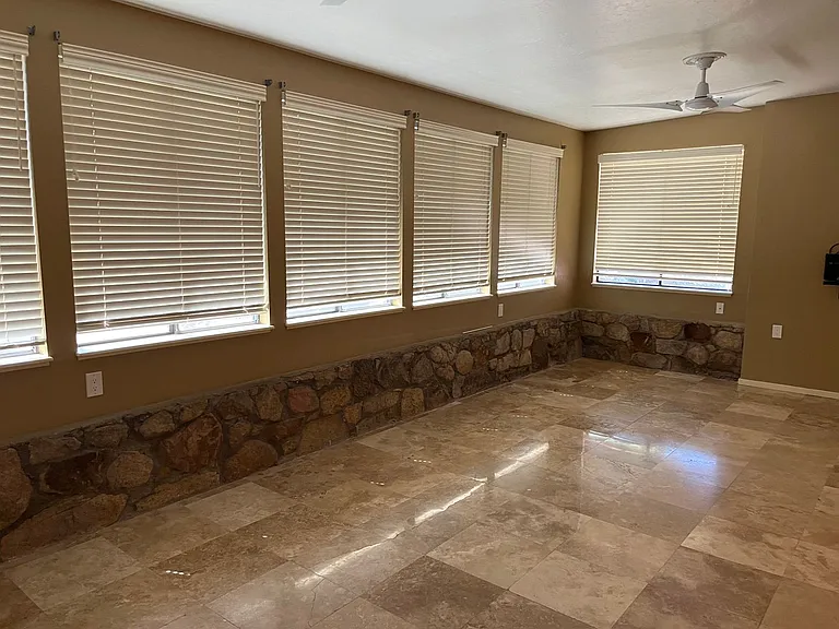 318 Sunset Park Dr — Photo 13