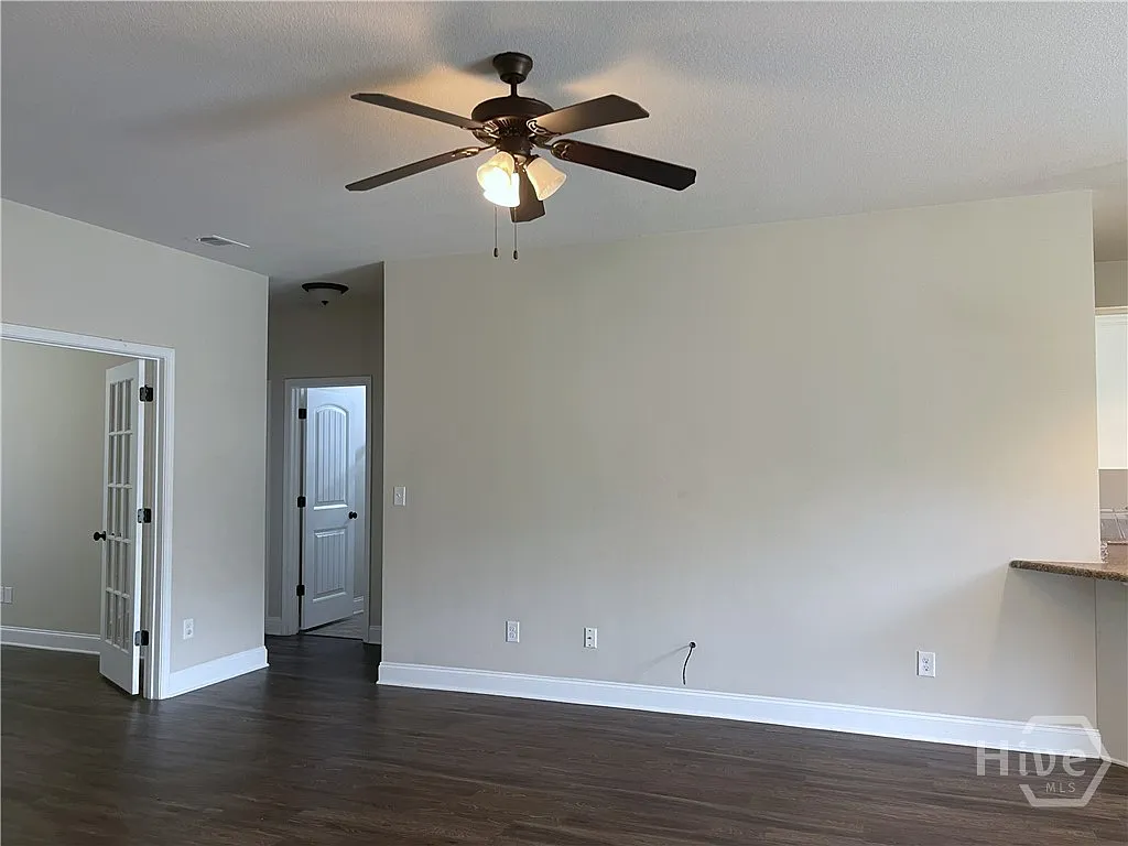 3 bed, 2.0 bath, 1573 sqft, $2,000 — Photo 4