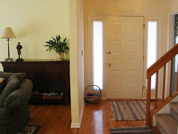 2nd image of 5 Persimmon Ln
