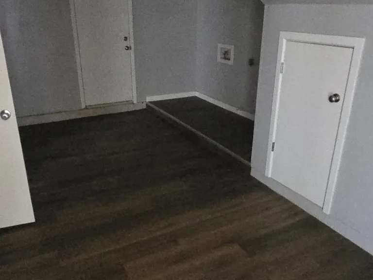 1609 Douglas Dr — Photo 7