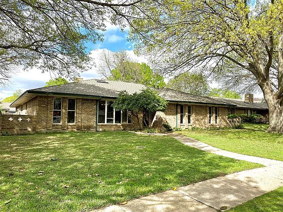 3rd image of 2833 Biscayne Dr