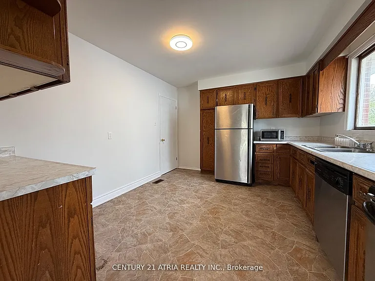 1212 Somerville St — Photo 5
