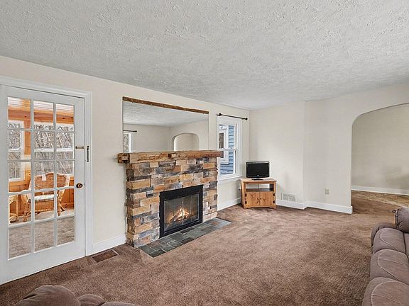 4th image of 982 Woodworth St NE