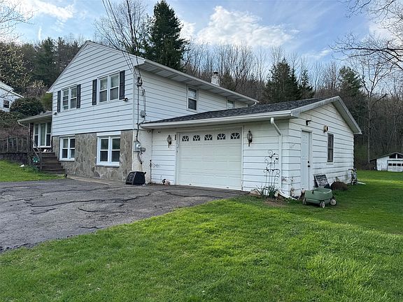 4th image of 57 Woodlawn Dr