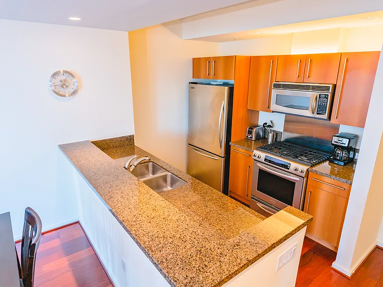 321 10th Ave #506 — Photo 9