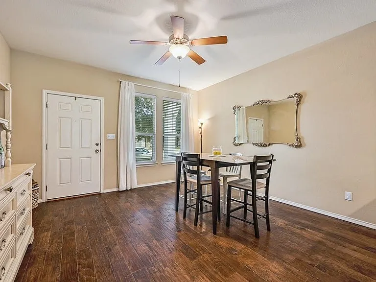 1201 Salem Park Ct — Photo 4