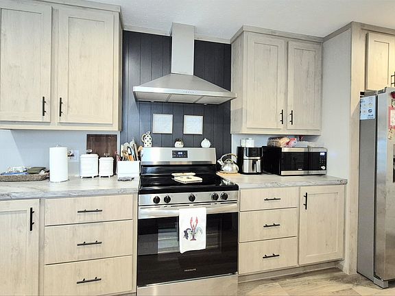 5th image of 230 Day Rd