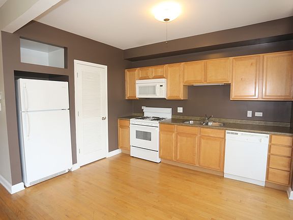2nd image of 5208 N Sawyer Ave #2