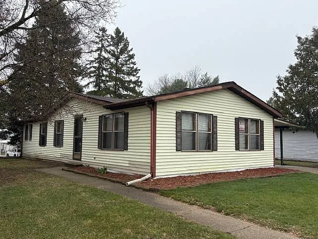 2816 Skylark St photo 1