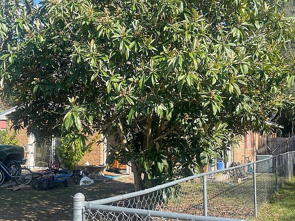 2nd image of 131 Park Rd