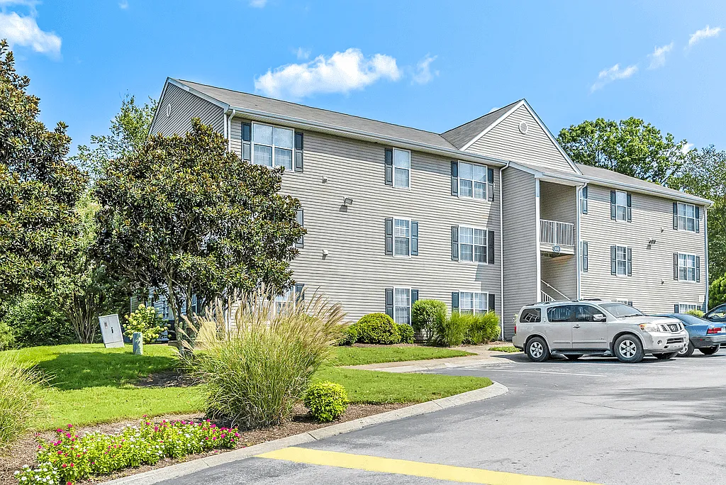 Columbia Hills Apartments — Photo 4