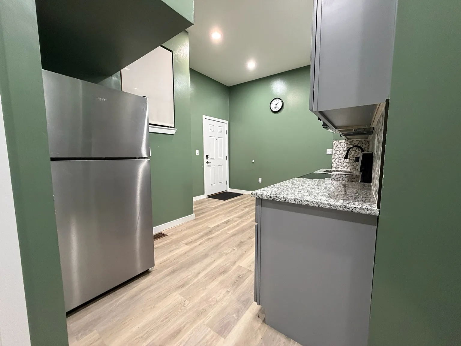 3 bed, 900 sqft, $1,499 — Photo 3