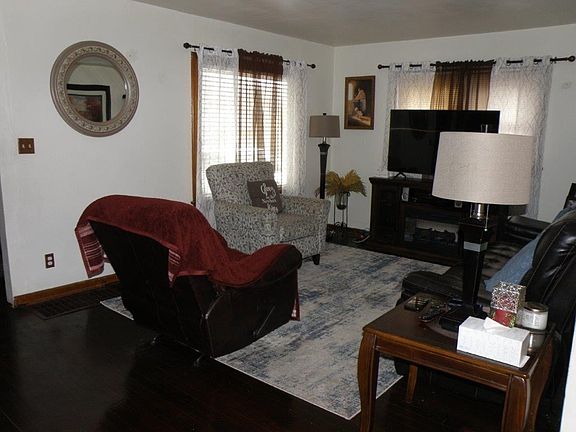 3rd image of 1104 Baker Ave