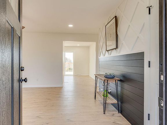 5th image of 108 Ginger Ln