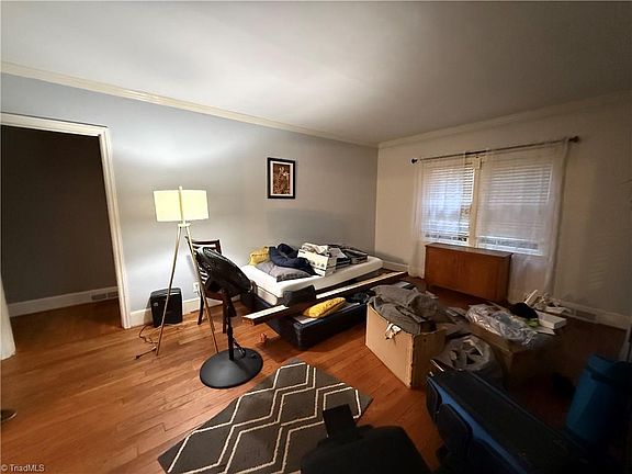 2nd image of 805 Twyckenham Dr