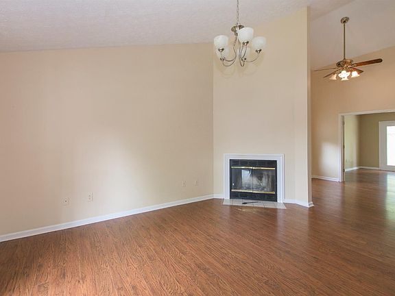 3rd image of 4912 Rockford Ct
