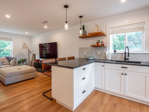 2nd image of 5 Ord Street Ct