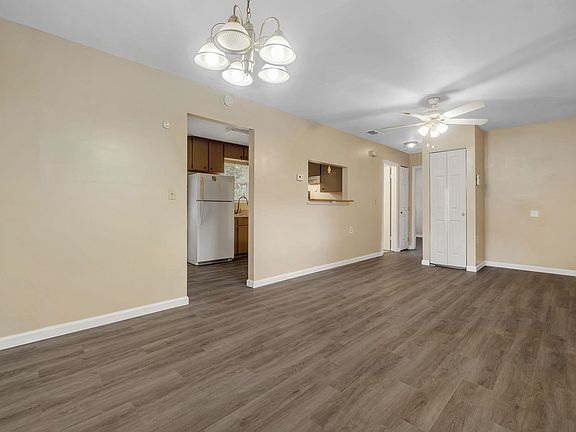 5th image of 2142 Saxon St