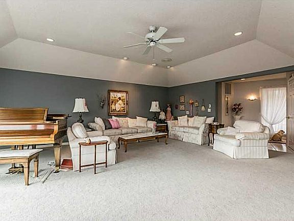 3rd image of 1 Crieff Ln