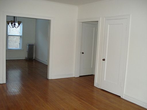 4th image of 1611 W Thome Ave APT 2S