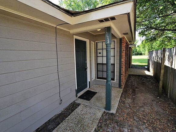 3rd image of 1134 Willow Creek Dr