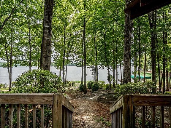 3rd image of 131C Long Shoals Dr
