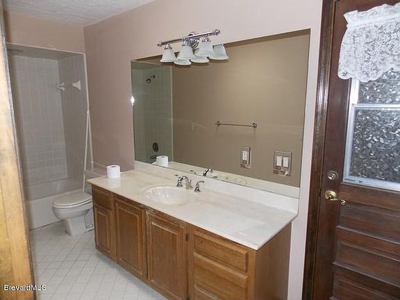 5th image of 4918 Flora Dr